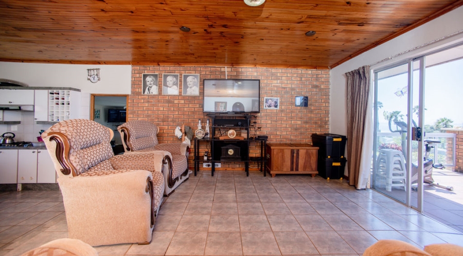 4 Bedroom Property for Sale in Queensberry Bay Eastern Cape